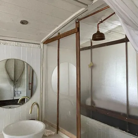 Bateau Traditionnel De Loire Face Au Chateau D'angers 앙제